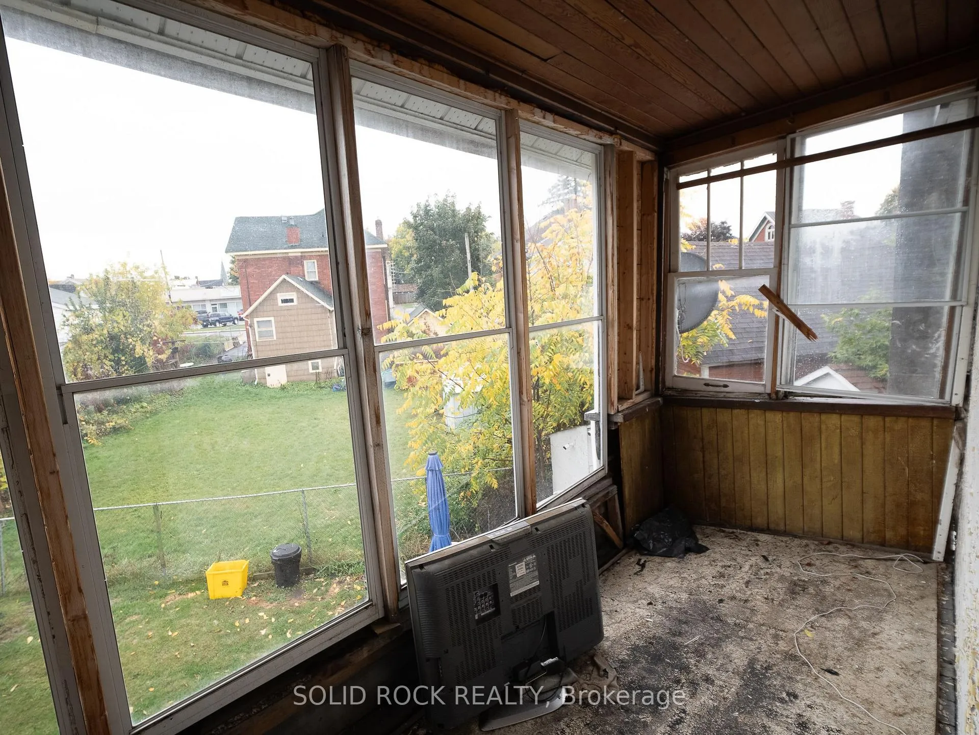 Photo 23 of 98 Elmsley Street N, Smiths Falls — HOMEH