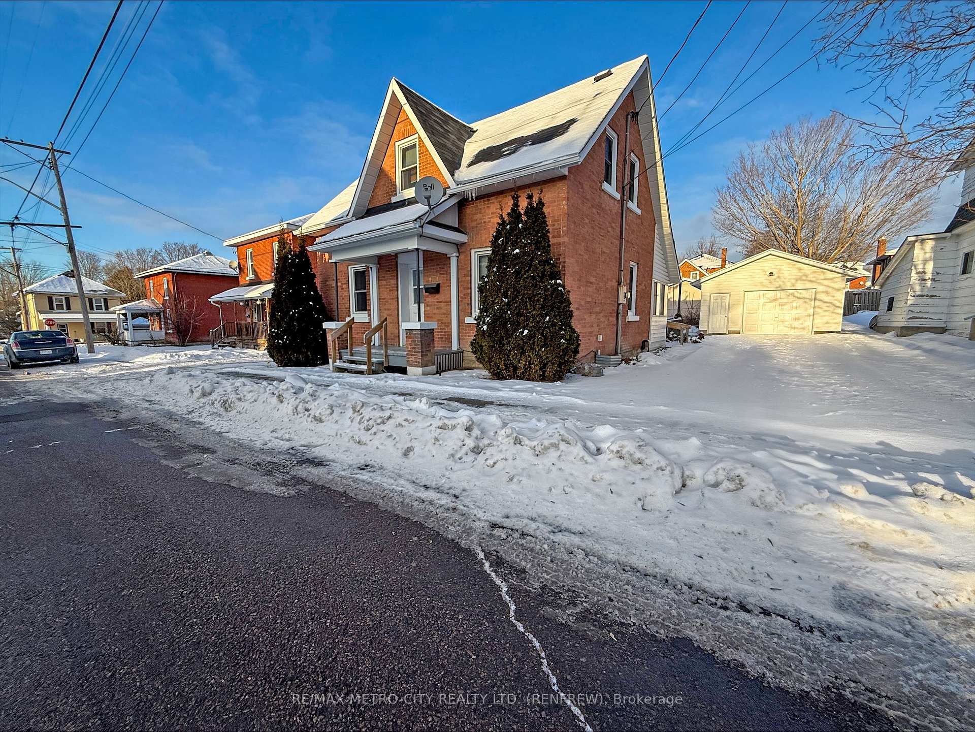 Photo 1 of 101 Queen Street S, Renfrew — HOMEH
