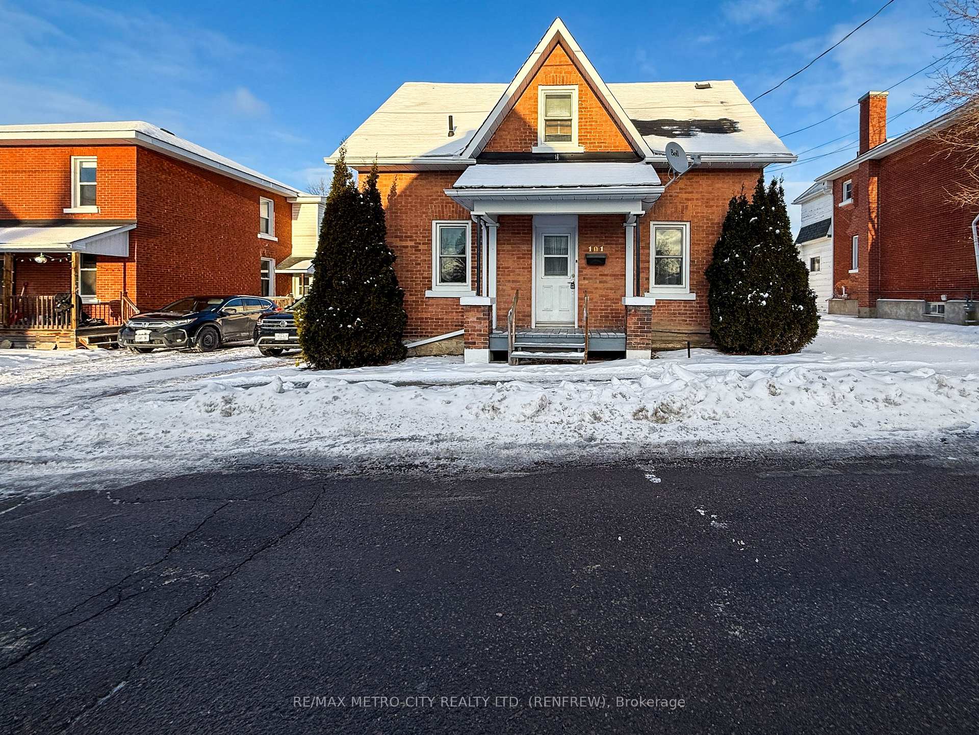 Photo 2 of 101 Queen Street S, Renfrew — HOMEH