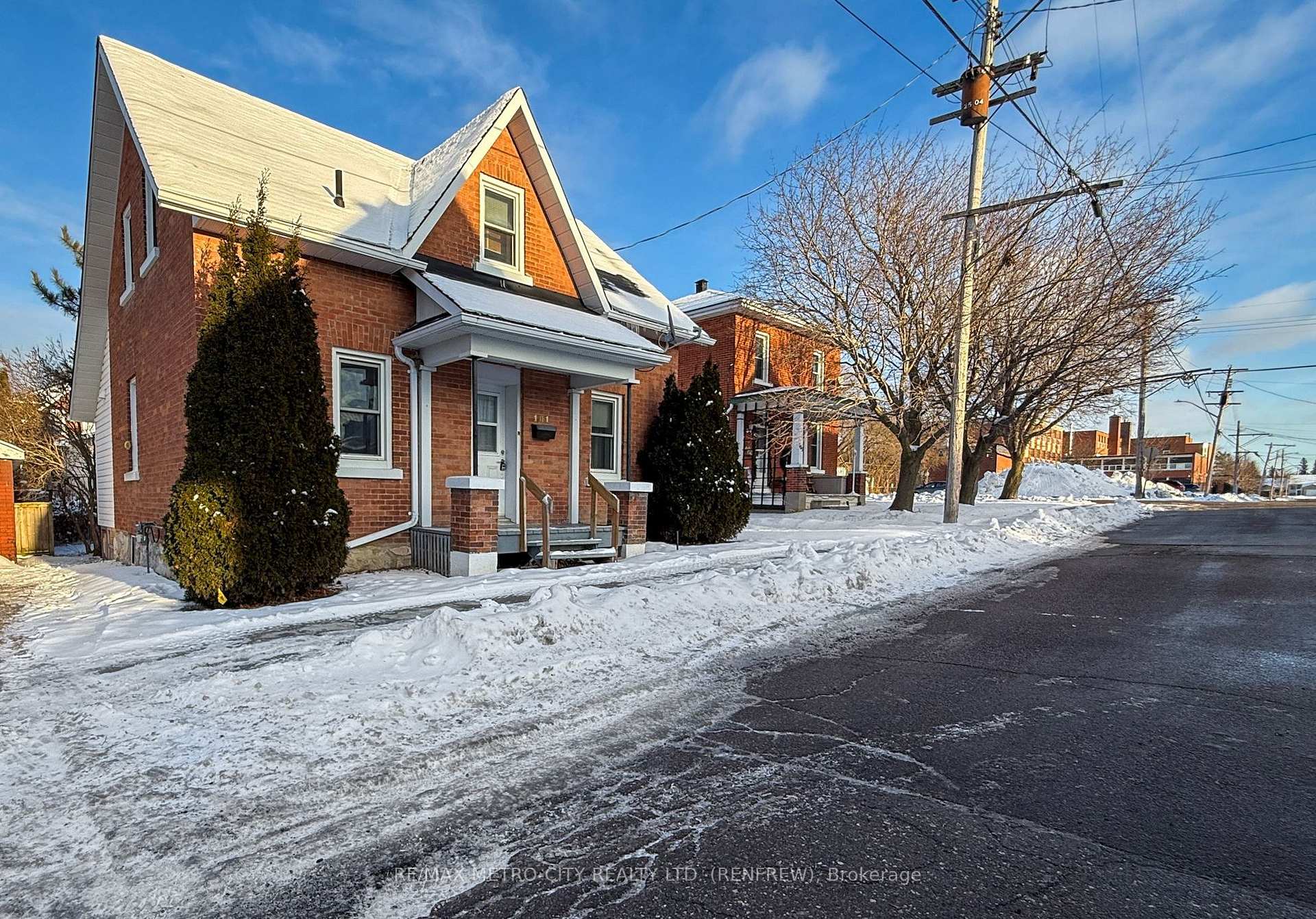 Photo 3 of 101 Queen Street S, Renfrew — HOMEH