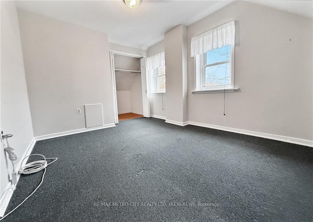 Photo 11 of 101 Queen Street S, Renfrew — HOMEH
