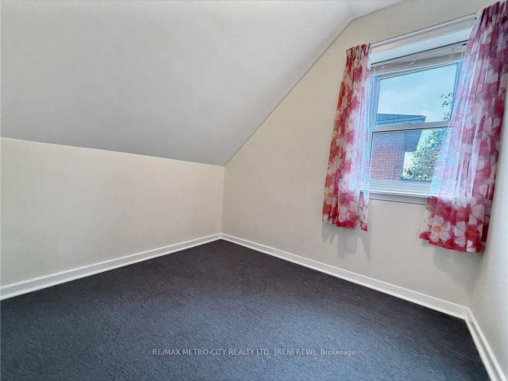 Photo 15 of 101 Queen Street S, Renfrew — HOMEH