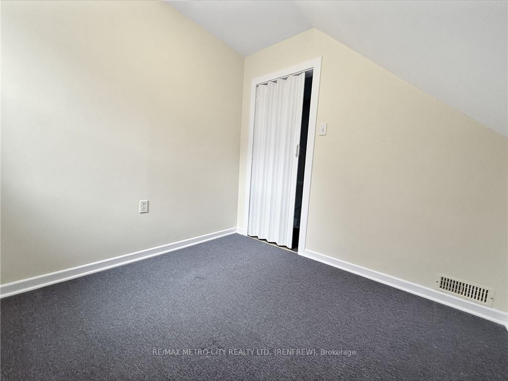 Photo 17 of 101 Queen Street S, Renfrew — HOMEH