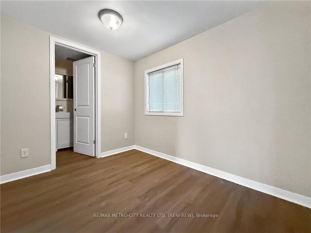 Photo 18 of 101 Queen Street S, Renfrew — HOMEH