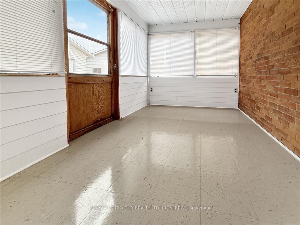 Photo 23 of 101 Queen Street S, Renfrew — HOMEH