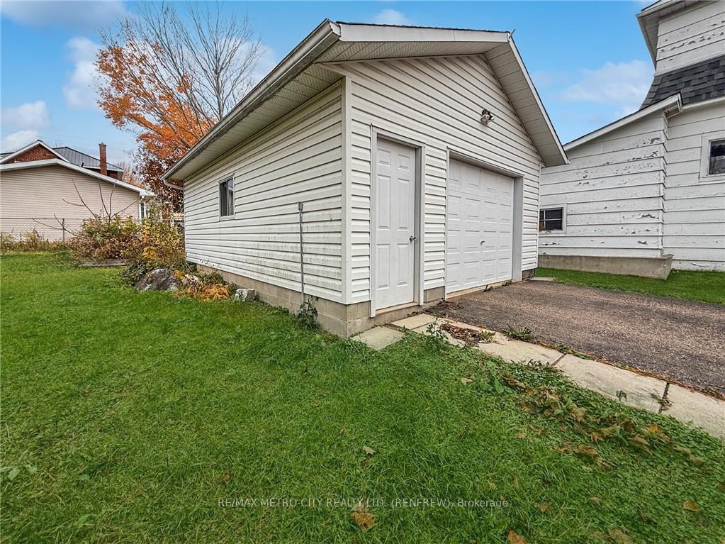 Photo 28 of 101 Queen Street S, Renfrew — HOMEH