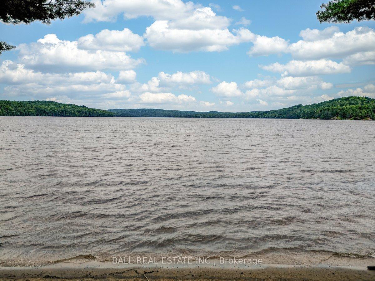 Photo 11 of 1586 North McKenzie Lake Road, South Algonquin — HOMEH