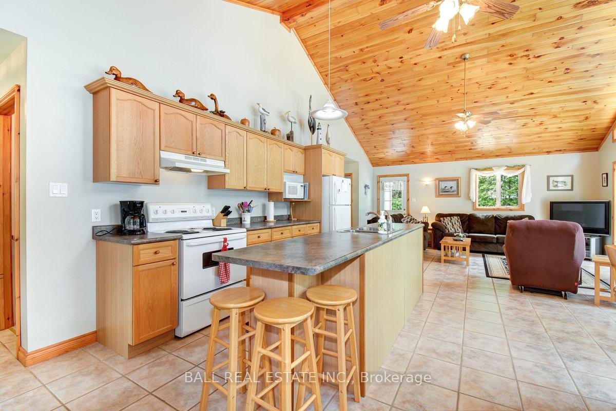 Photo 23 of 1586 North McKenzie Lake Road, South Algonquin — HOMEH