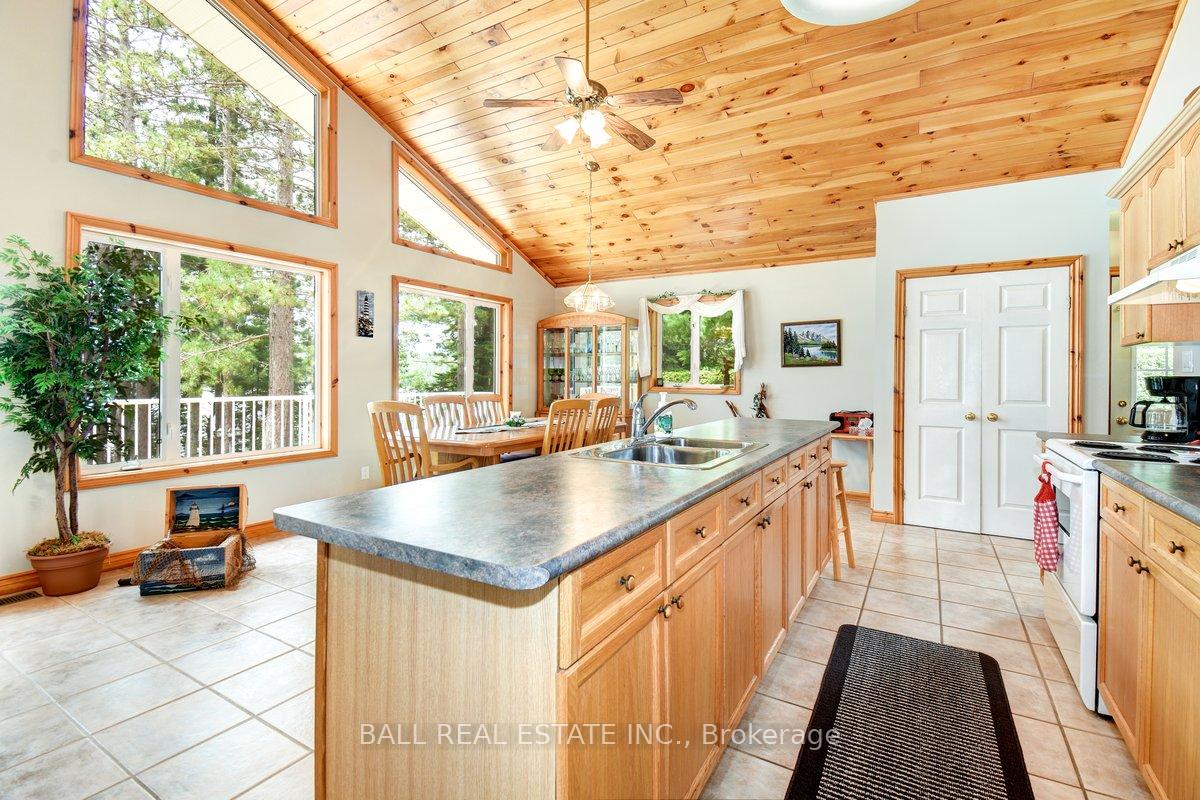 Photo 24 of 1586 North McKenzie Lake Road, South Algonquin — HOMEH