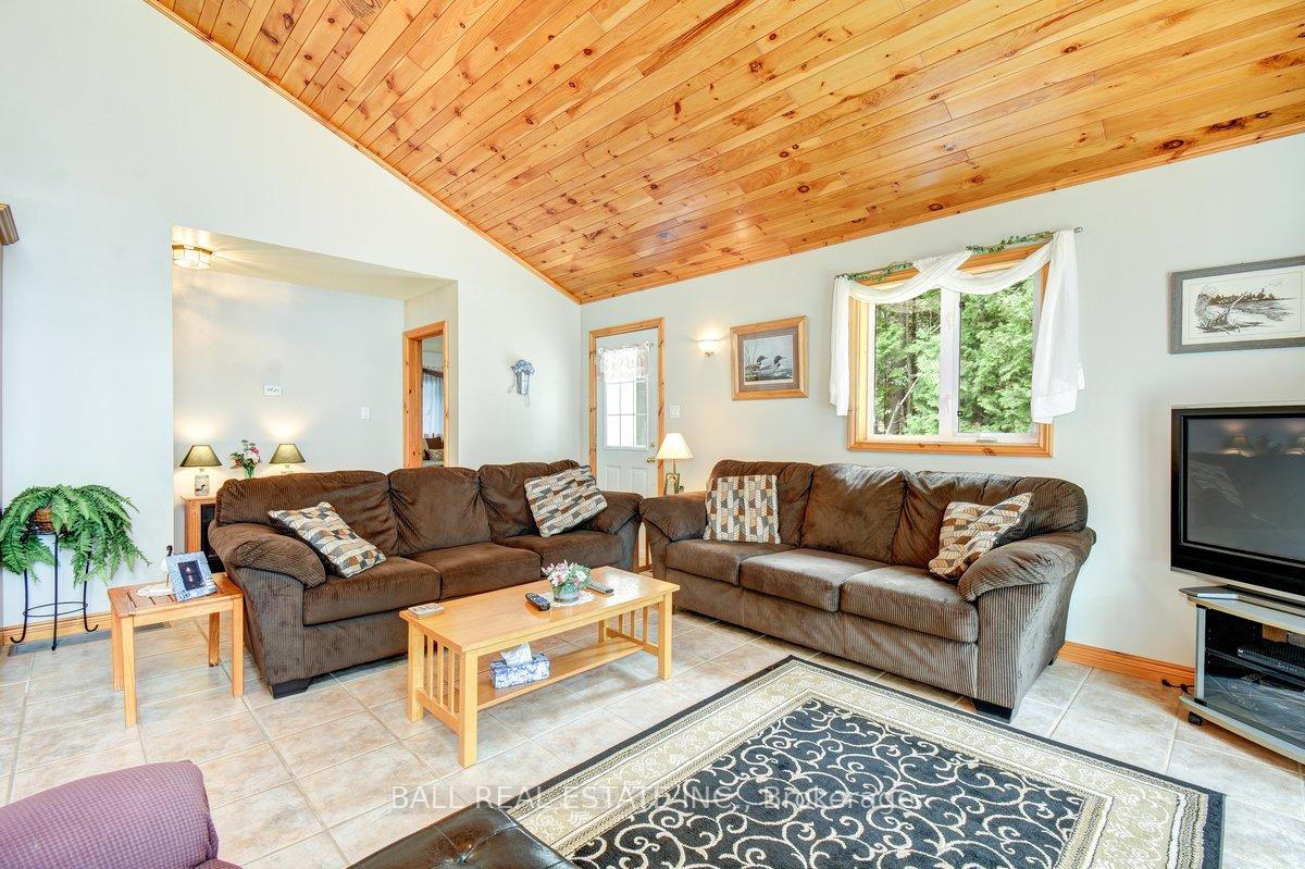 Photo 25 of 1586 North McKenzie Lake Road, South Algonquin — HOMEH