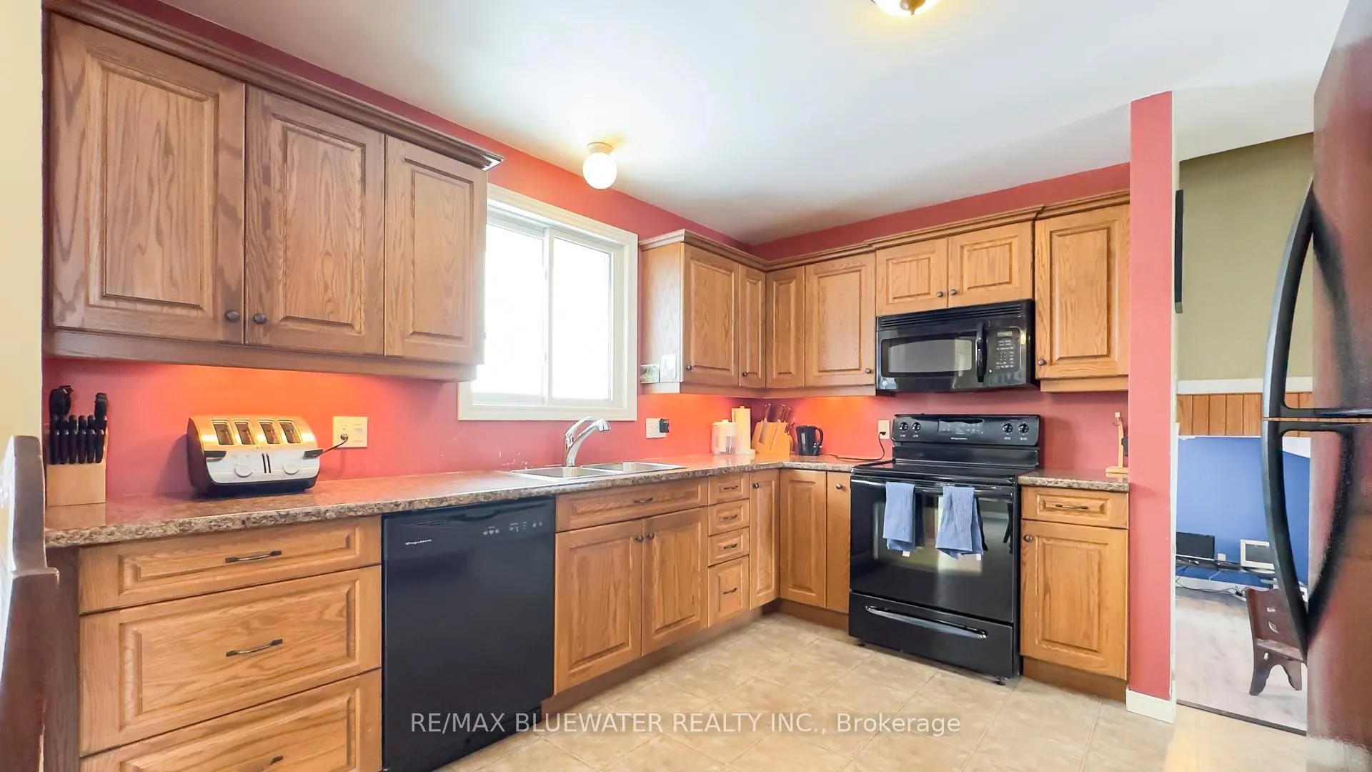 Photo 2 of 40204 Huron Street E, South Huron, Exeter — HOMEH