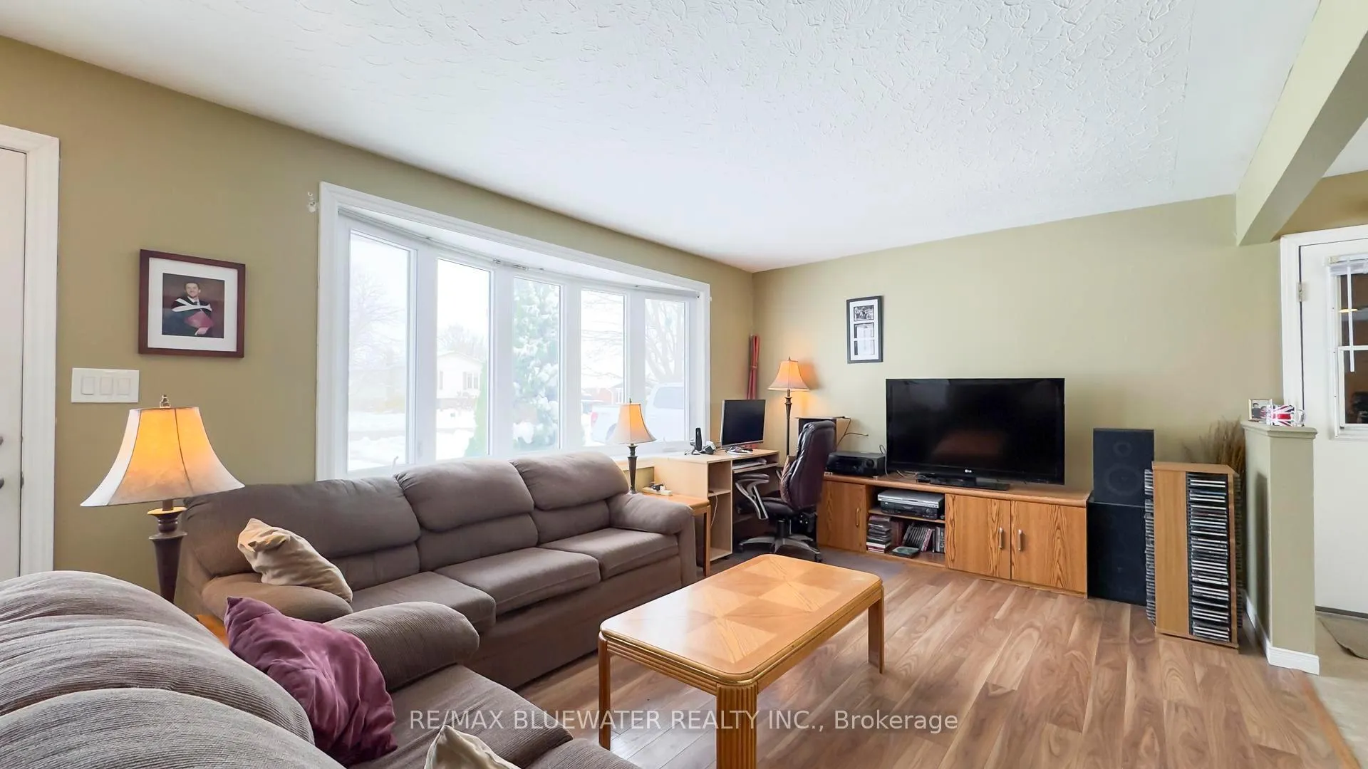 Photo 7 of 40204 Huron Street E, South Huron, Exeter — HOMEH