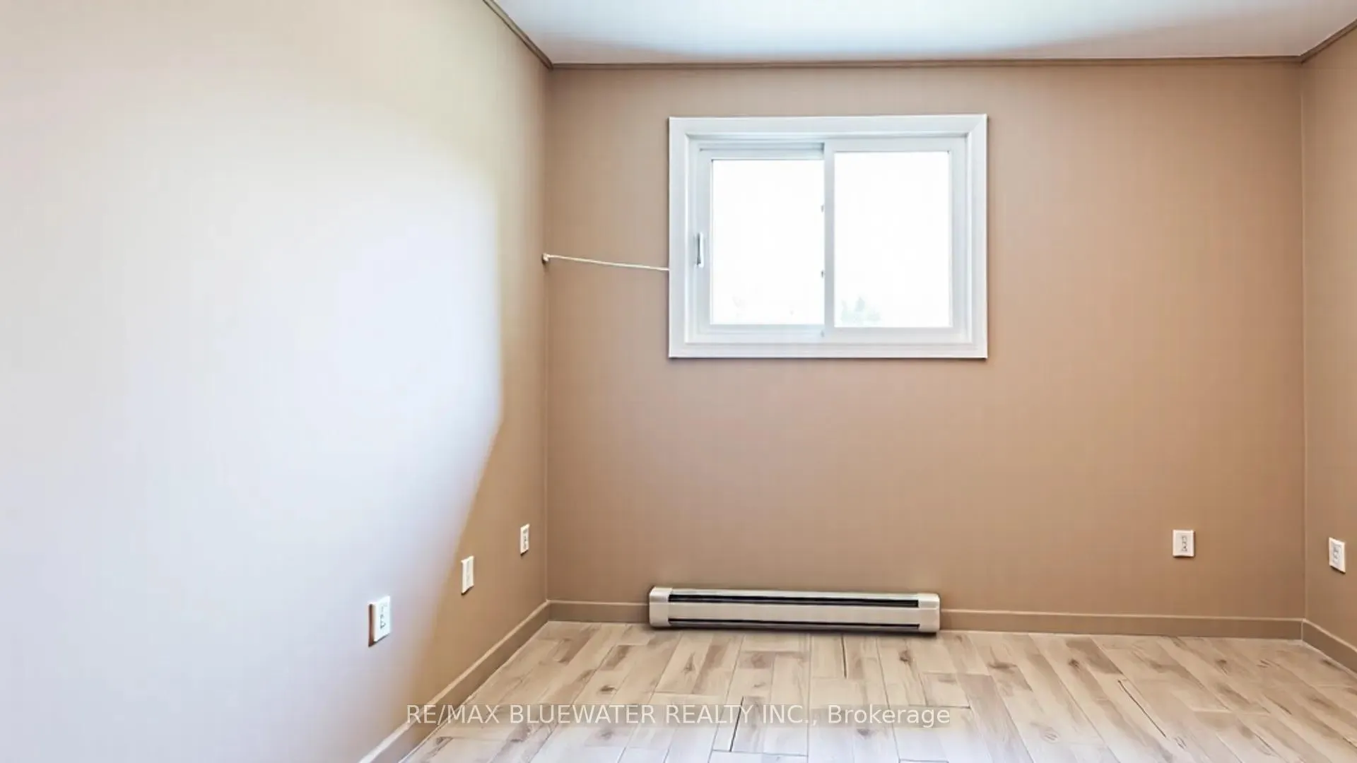 Photo 14 of 40204 Huron Street E, South Huron, Exeter — HOMEH
