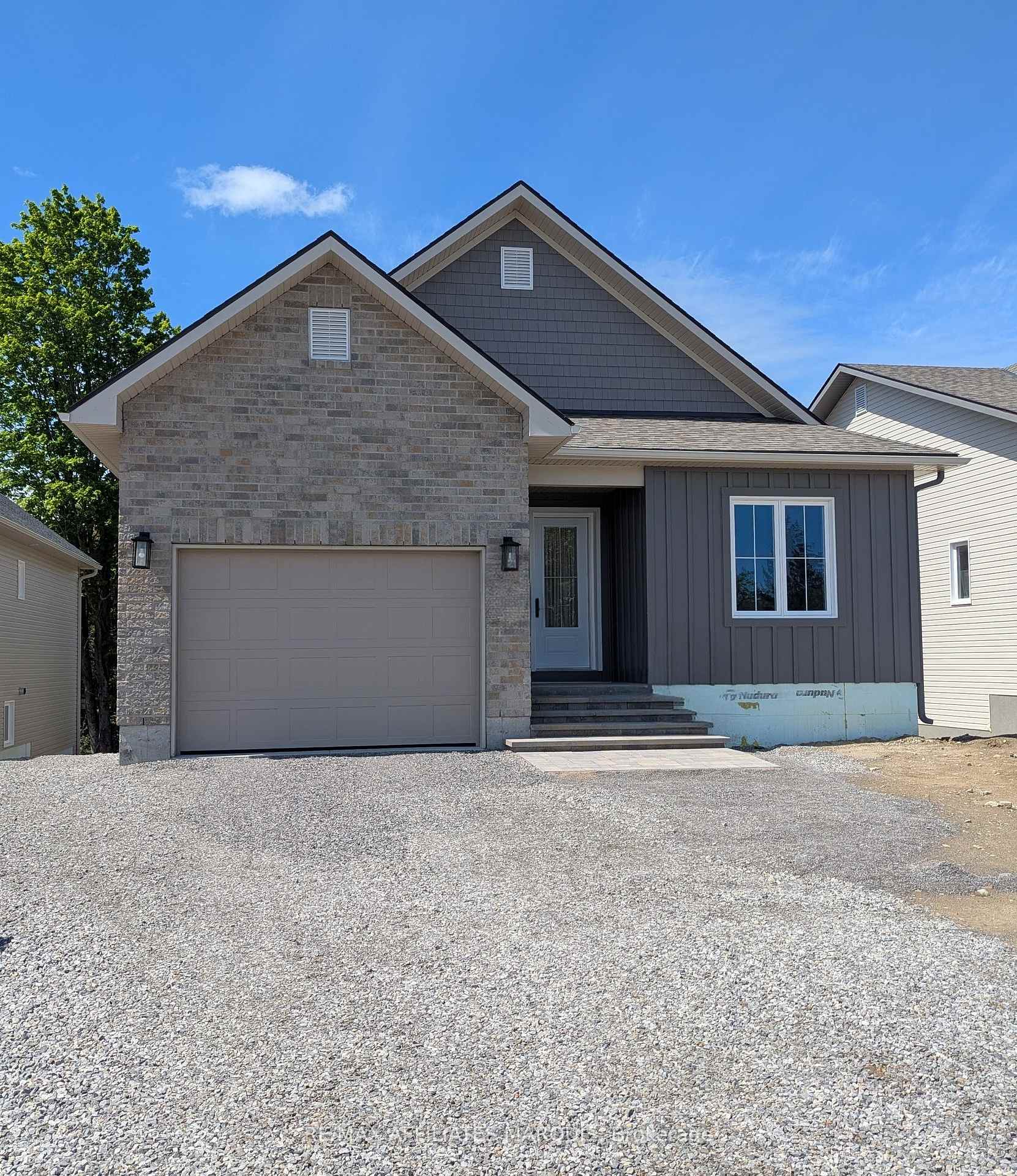 Photo 1 of 93 Rabb Street, Smiths Falls — HOMEH