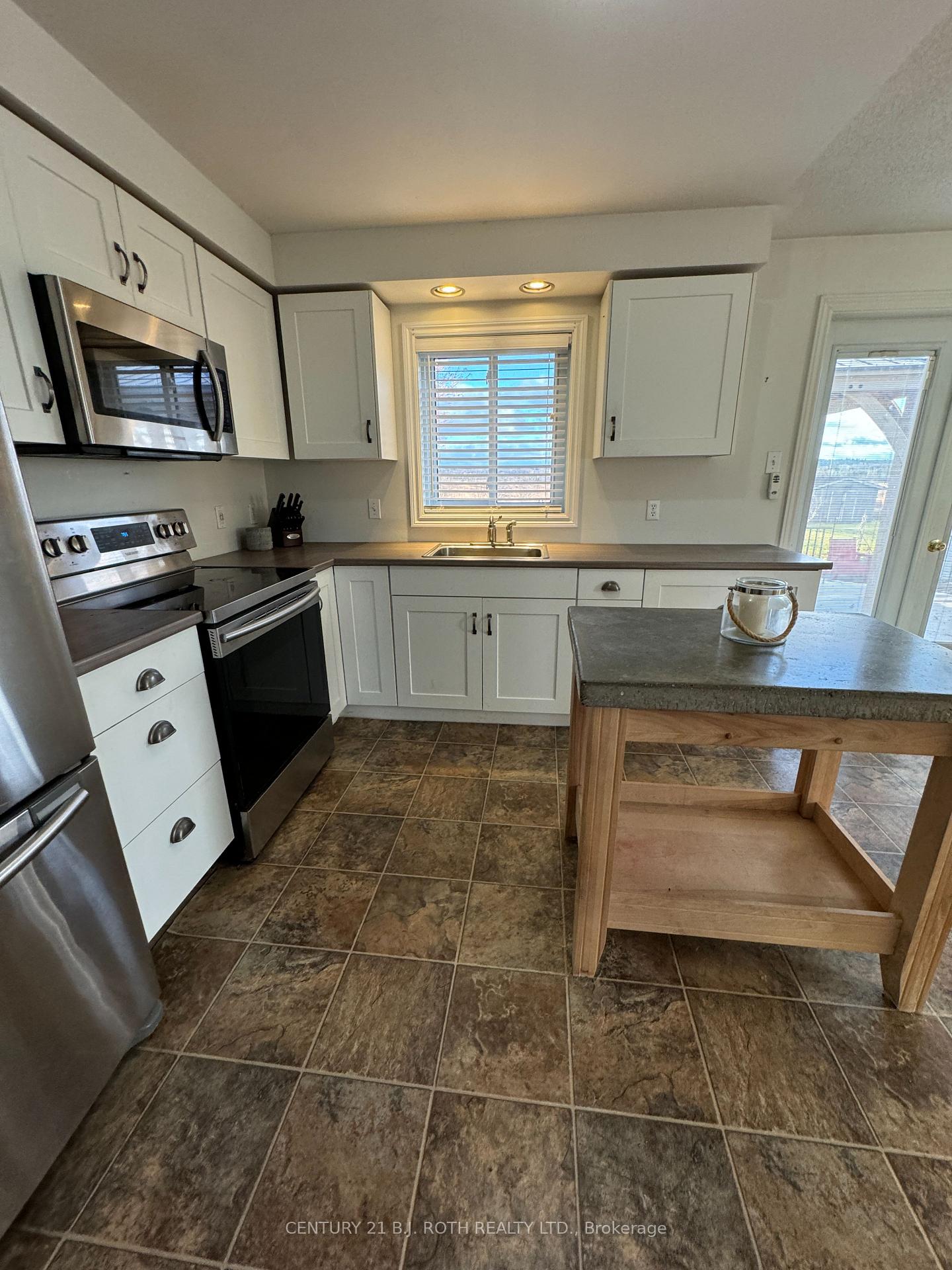 Photo 3 of 72 Leslie Avenue, Renfrew — HOMEH