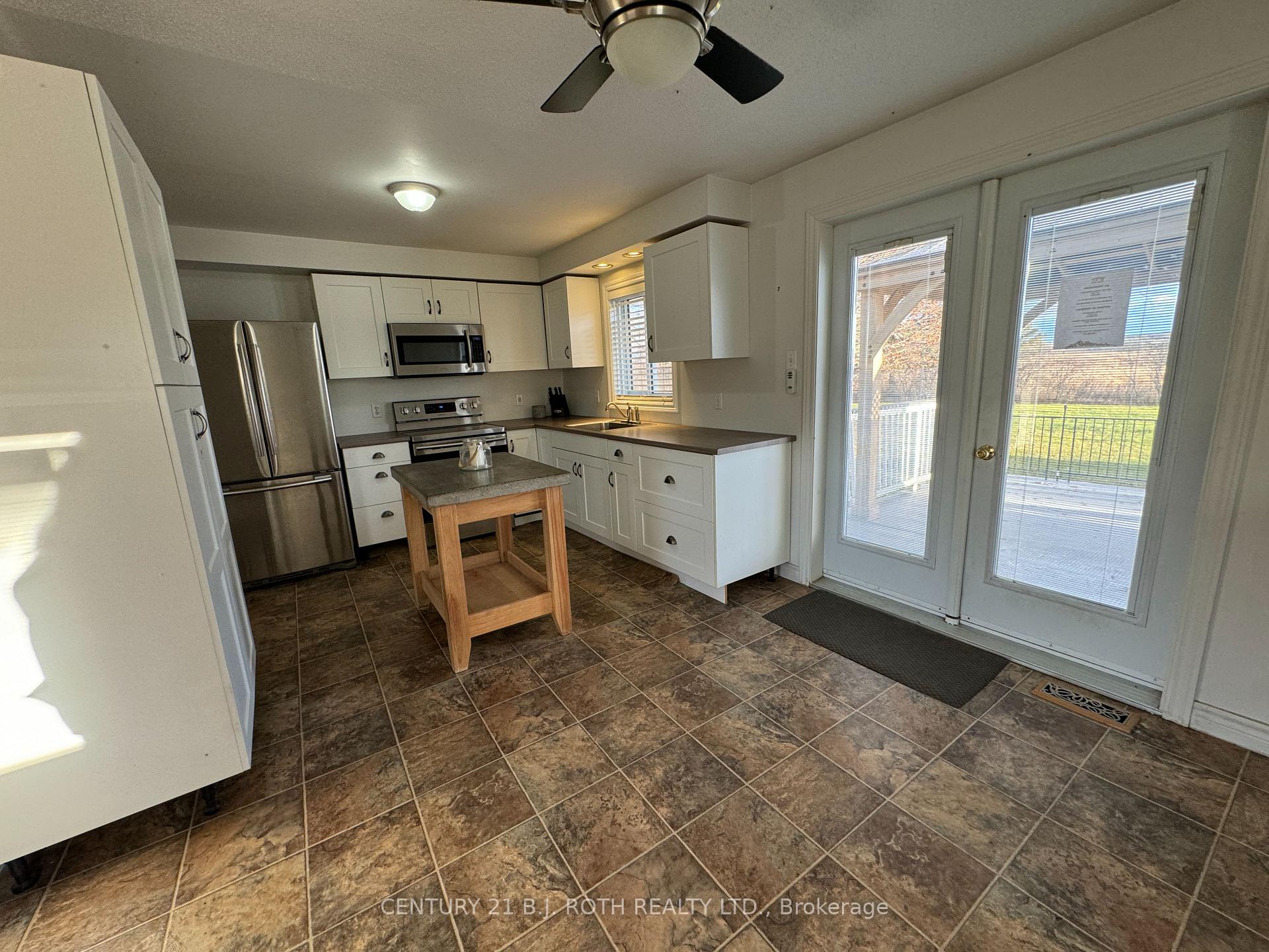 Photo 4 of 72 Leslie Avenue, Renfrew — HOMEH