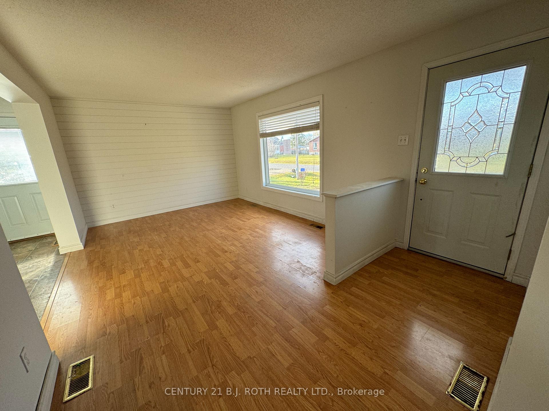 Photo 8 of 72 Leslie Avenue, Renfrew — HOMEH