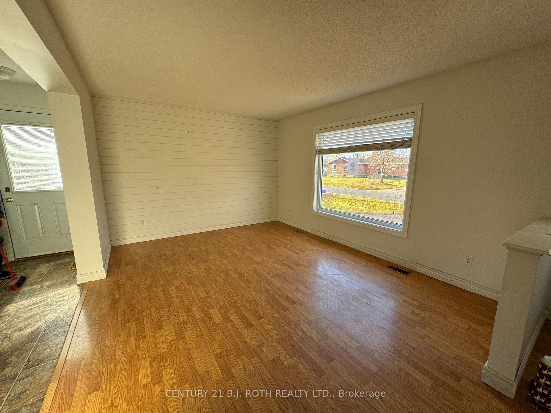 Photo 9 of 72 Leslie Avenue, Renfrew — HOMEH