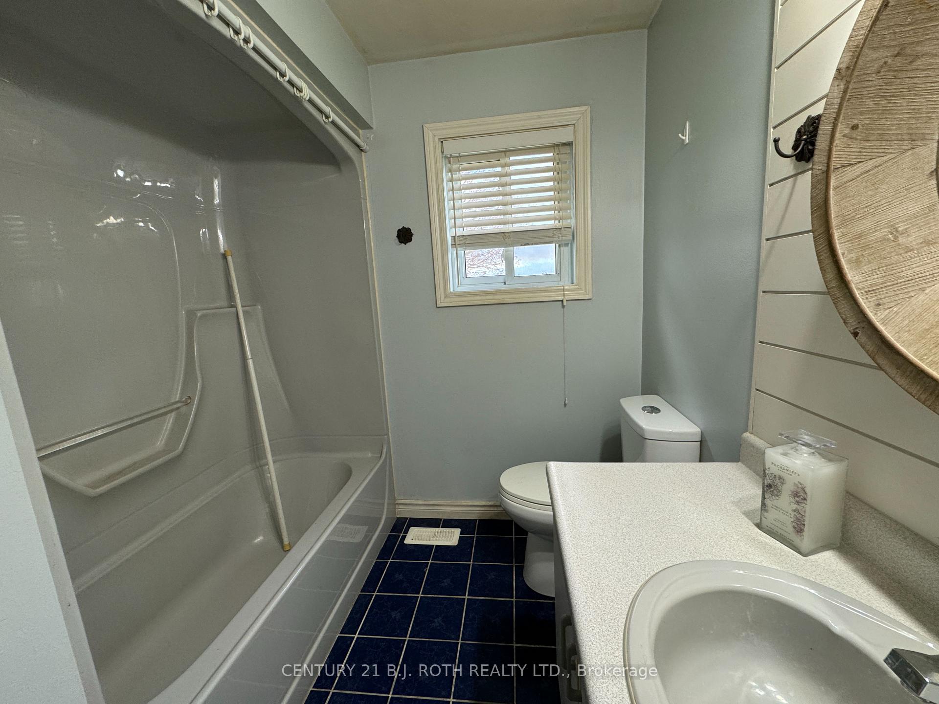 Photo 11 of 72 Leslie Avenue, Renfrew — HOMEH