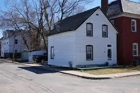 Photo 1 of 29 Robinson Avenue, Smiths Falls — HOMEH