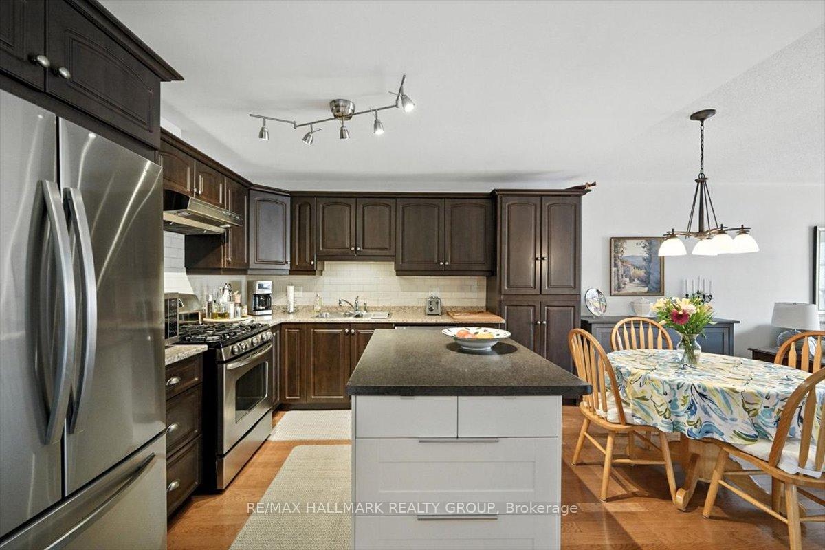 Photo 3 of 40 Lee Avenue, Smiths Falls — HOMEH