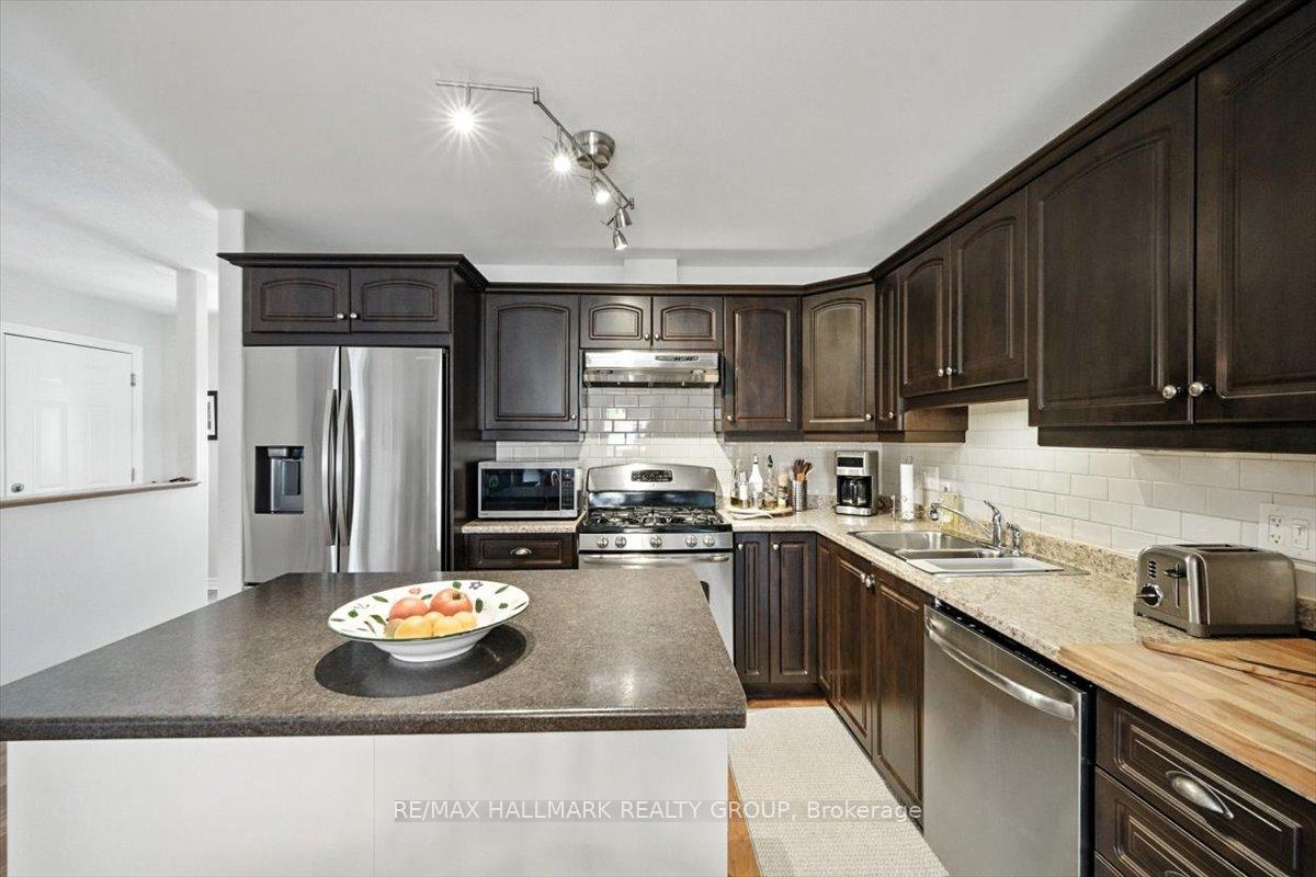 Photo 4 of 40 Lee Avenue, Smiths Falls — HOMEH