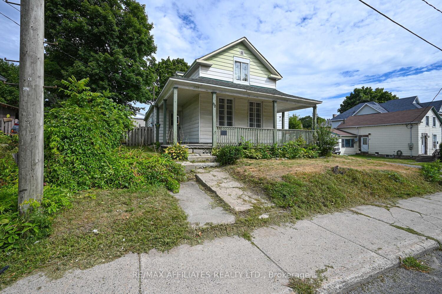 Photo 2 of 60 Chambers Street, Smiths Falls — HOMEH