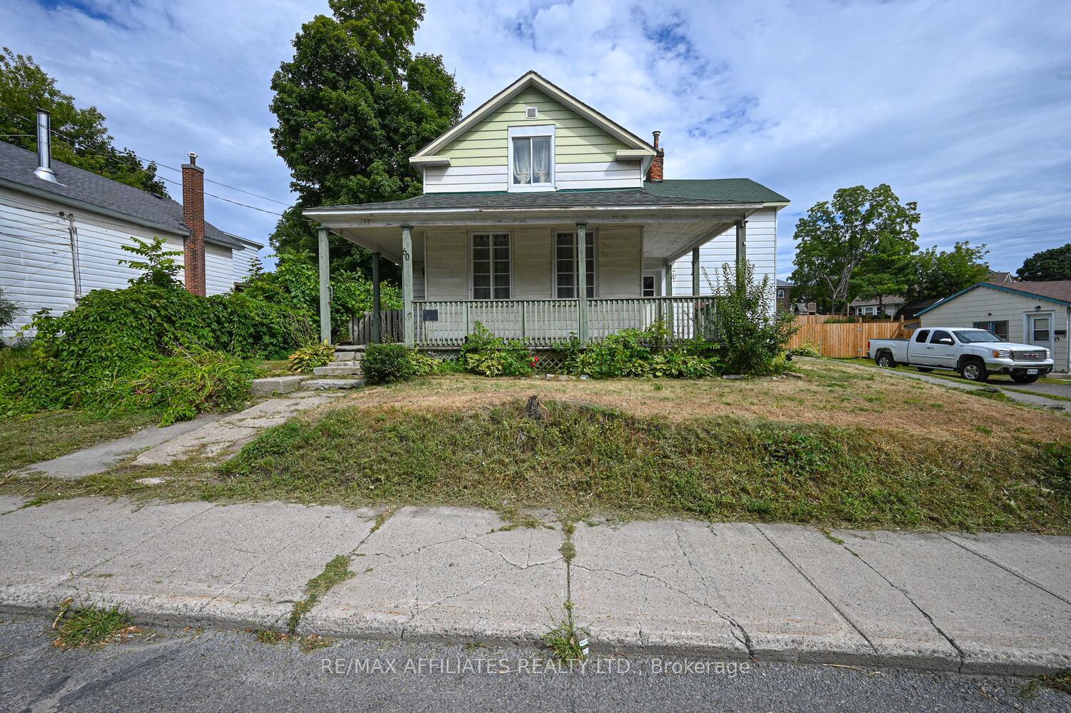 Photo 3 of 60 Chambers Street, Smiths Falls — HOMEH