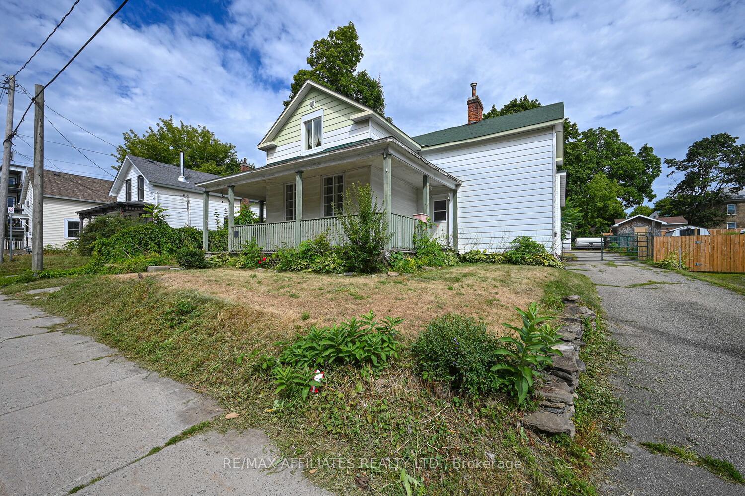 Photo 4 of 60 Chambers Street, Smiths Falls — HOMEH