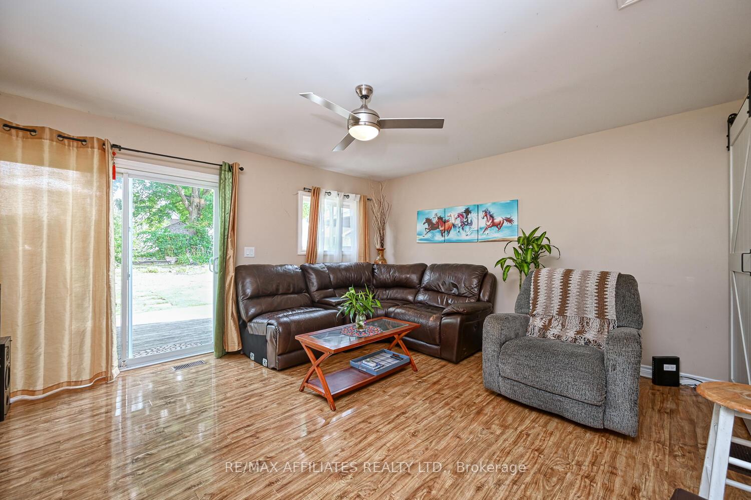 Photo 10 of 60 Chambers Street, Smiths Falls — HOMEH