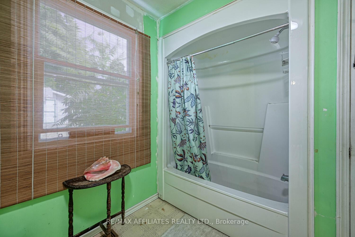 Photo 26 of 60 Chambers Street, Smiths Falls — HOMEH