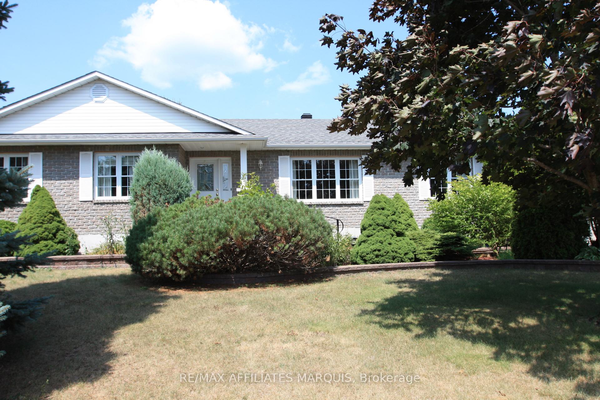 Photo 1 of 10 Tudor Circle, Rideau Lakes, Rideau Lakes (South Elmsley) Twp — HOMEH