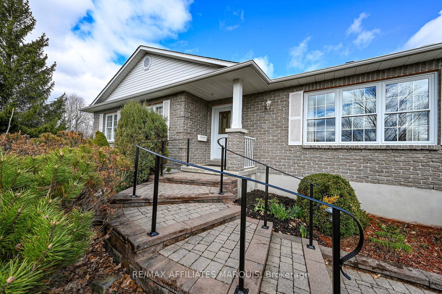 Photo 4 of 10 Tudor Circle, Rideau Lakes, Rideau Lakes (South Elmsley) Twp — HOMEH