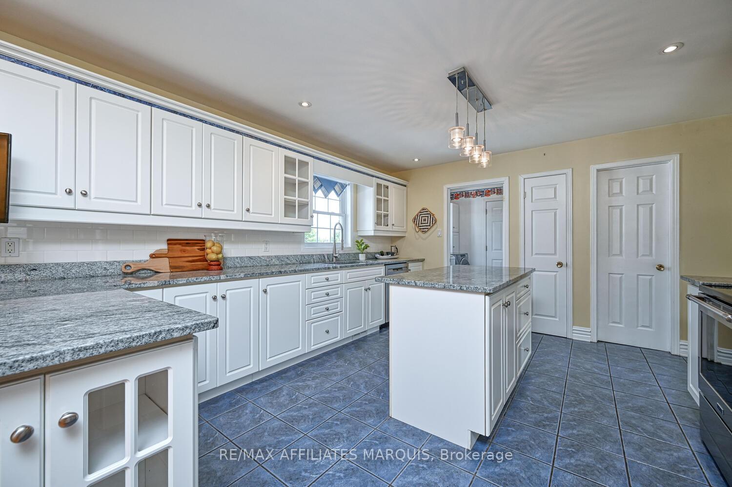Photo 14 of 10 Tudor Circle, Rideau Lakes, Rideau Lakes (South Elmsley) Twp — HOMEH