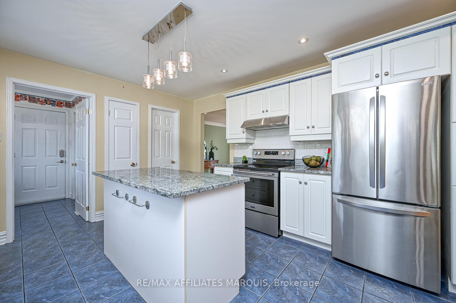 Photo 17 of 10 Tudor Circle, Rideau Lakes, Rideau Lakes (South Elmsley) Twp — HOMEH