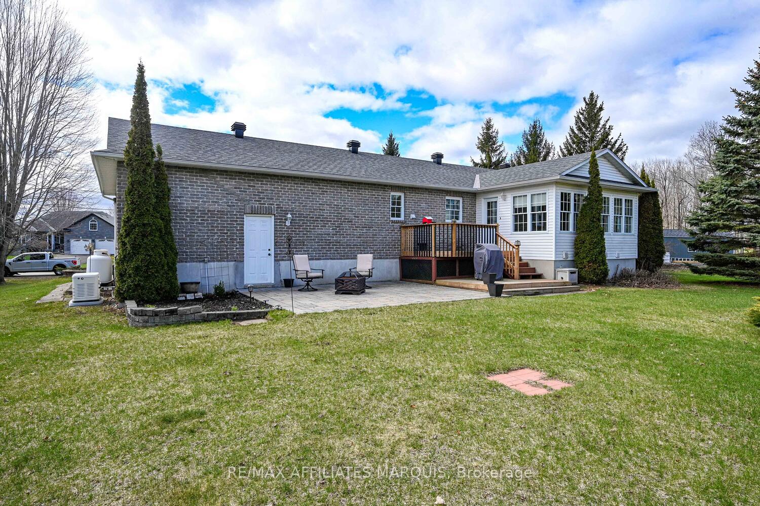 Photo 44 of 10 Tudor Circle, Rideau Lakes, Rideau Lakes (South Elmsley) Twp — HOMEH