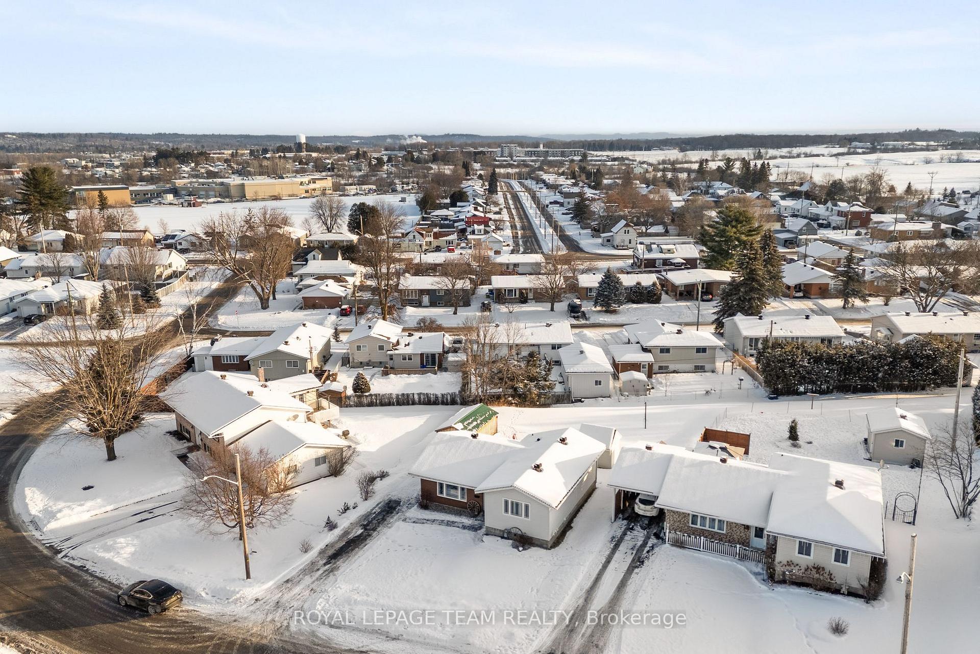 Photo 4 of 69 Erindale Avenue, Renfrew — HOMEH