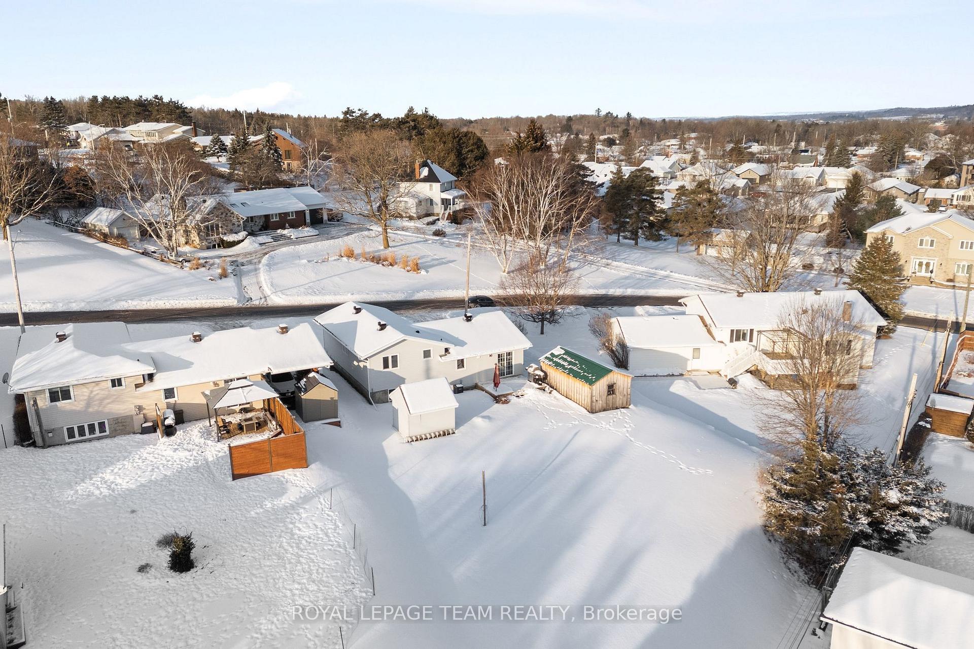 Photo 5 of 69 Erindale Avenue, Renfrew — HOMEH