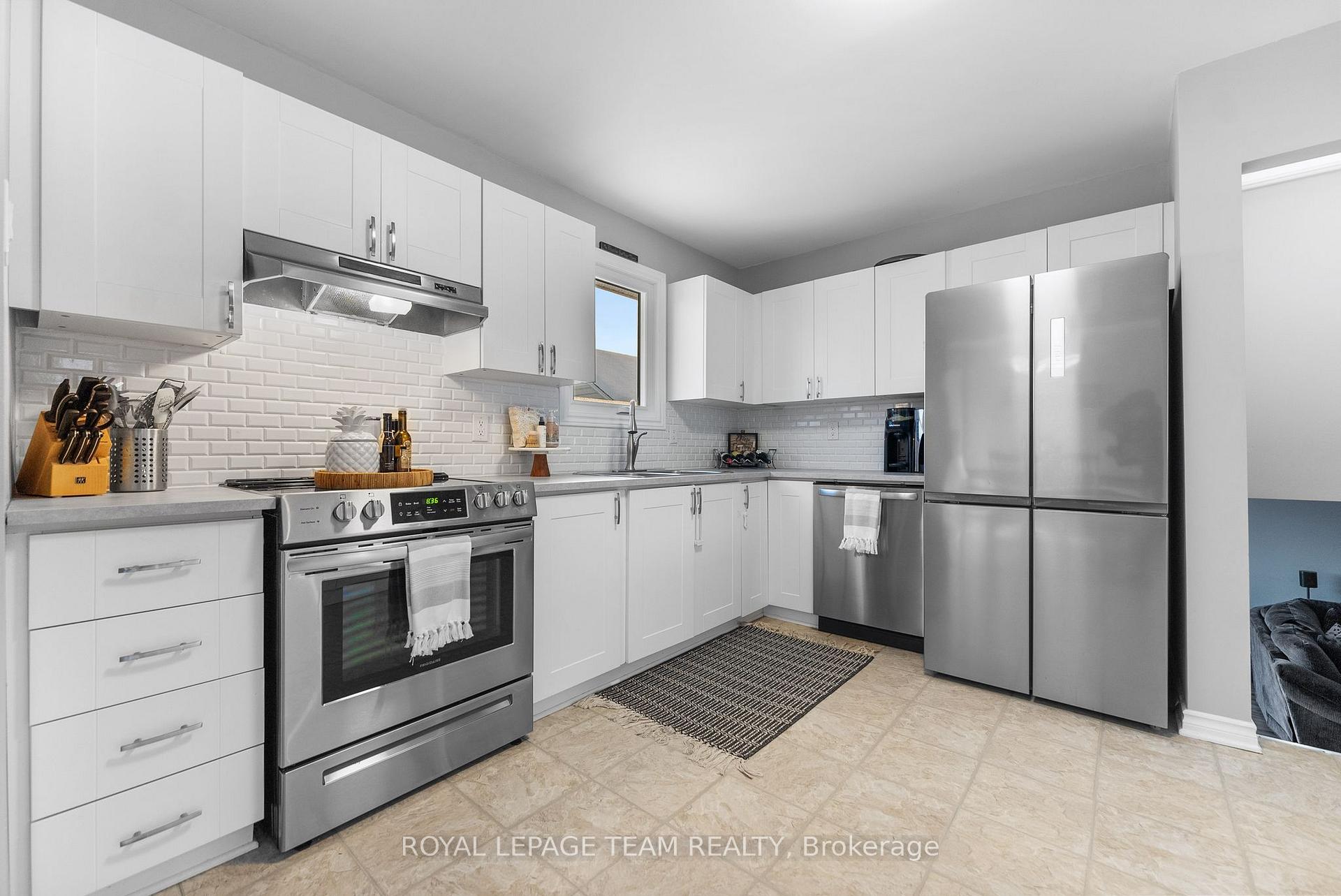 Photo 15 of 69 Erindale Avenue, Renfrew — HOMEH