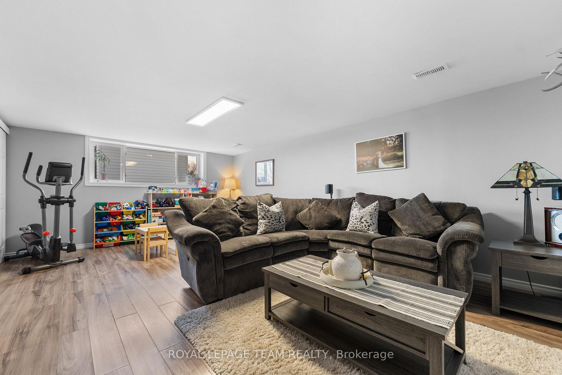 Photo 23 of 69 Erindale Avenue, Renfrew — HOMEH