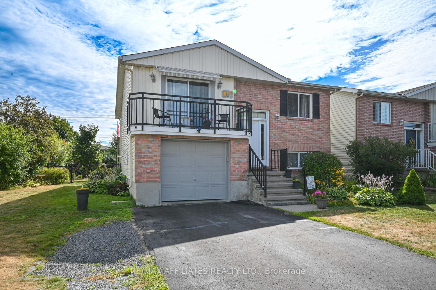 Photo 2 of 107 Merrick Street, Smiths Falls — HOMEH