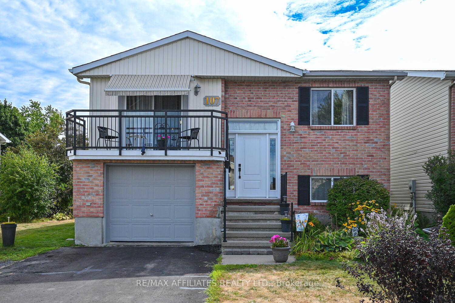 Photo 3 of 107 Merrick Street, Smiths Falls — HOMEH