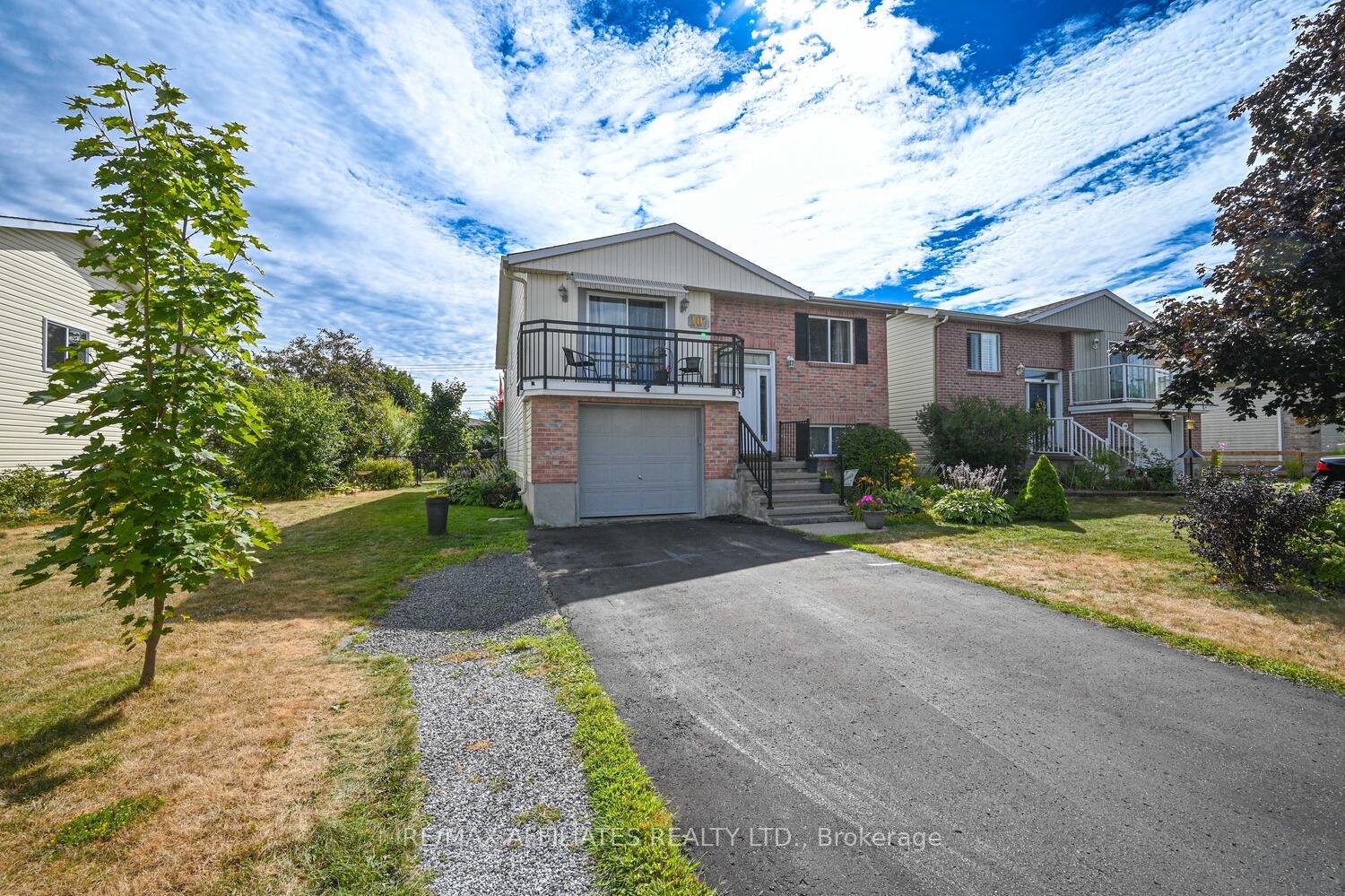 Photo 4 of 107 Merrick Street, Smiths Falls — HOMEH