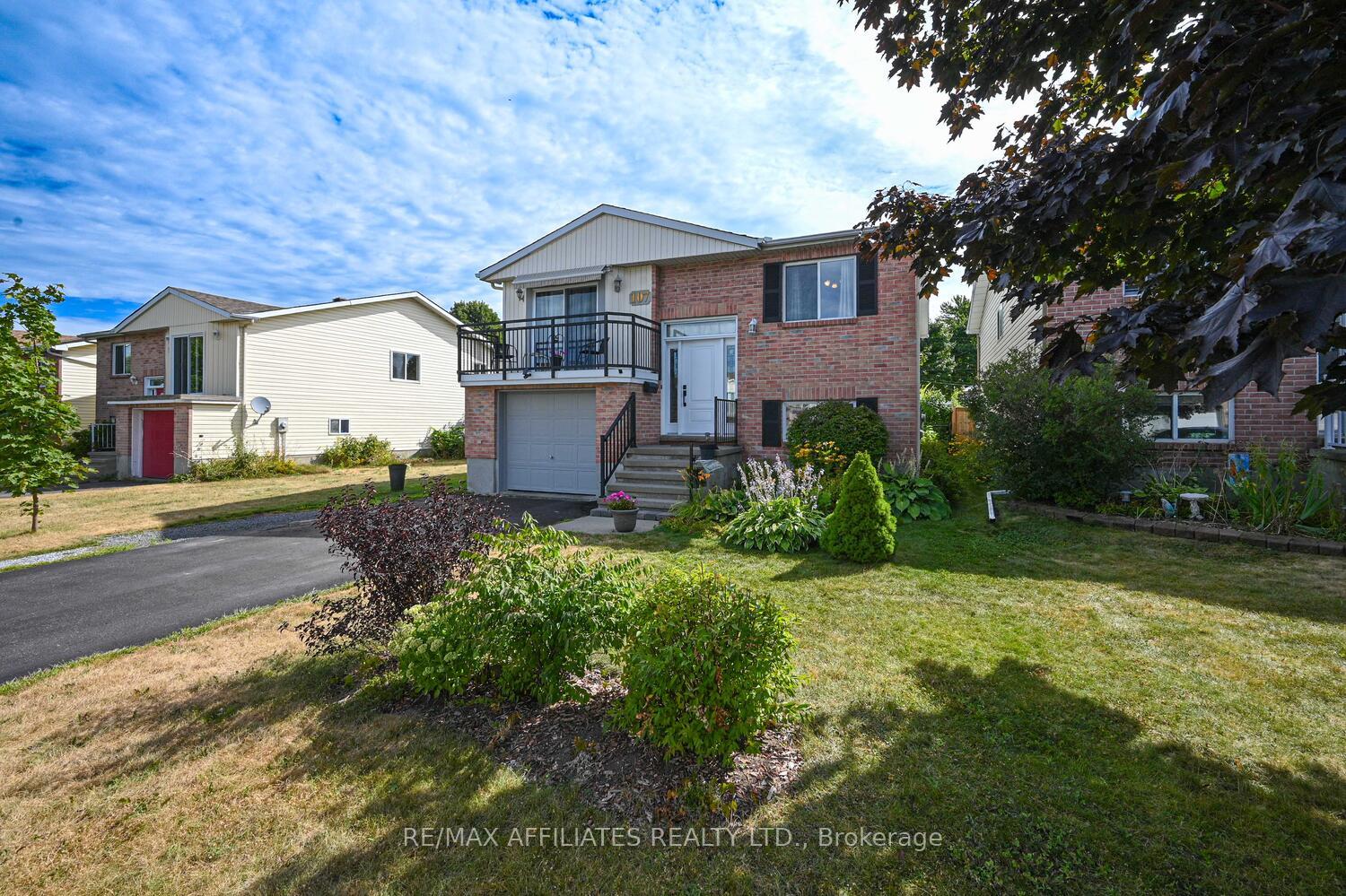 Photo 5 of 107 Merrick Street, Smiths Falls — HOMEH