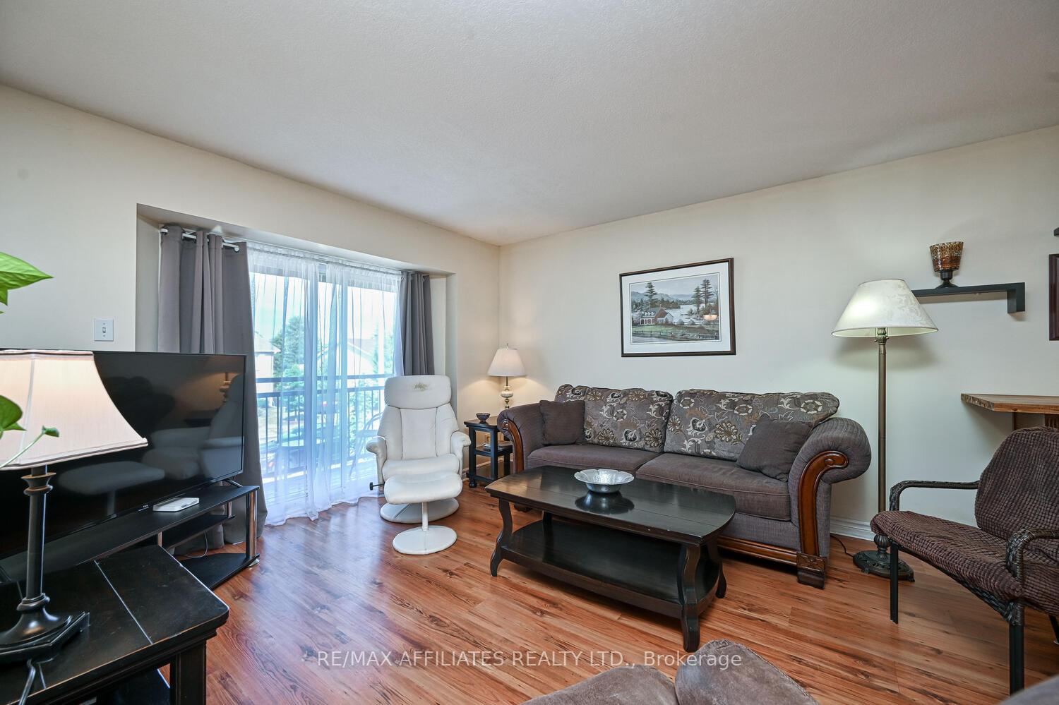 Photo 8 of 107 Merrick Street, Smiths Falls — HOMEH