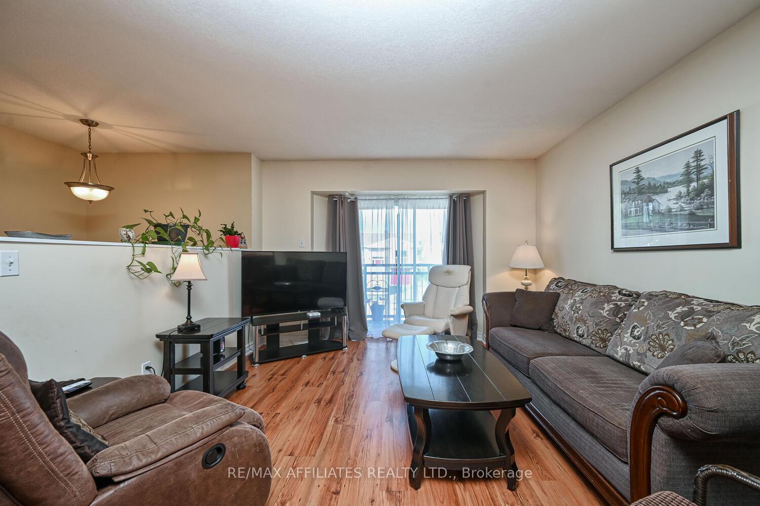 Photo 9 of 107 Merrick Street, Smiths Falls — HOMEH