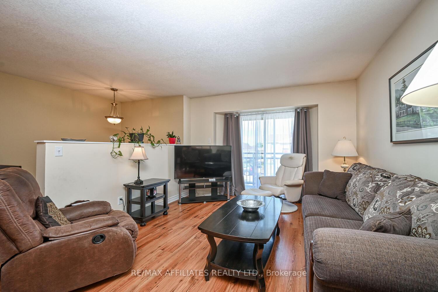 Photo 10 of 107 Merrick Street, Smiths Falls — HOMEH