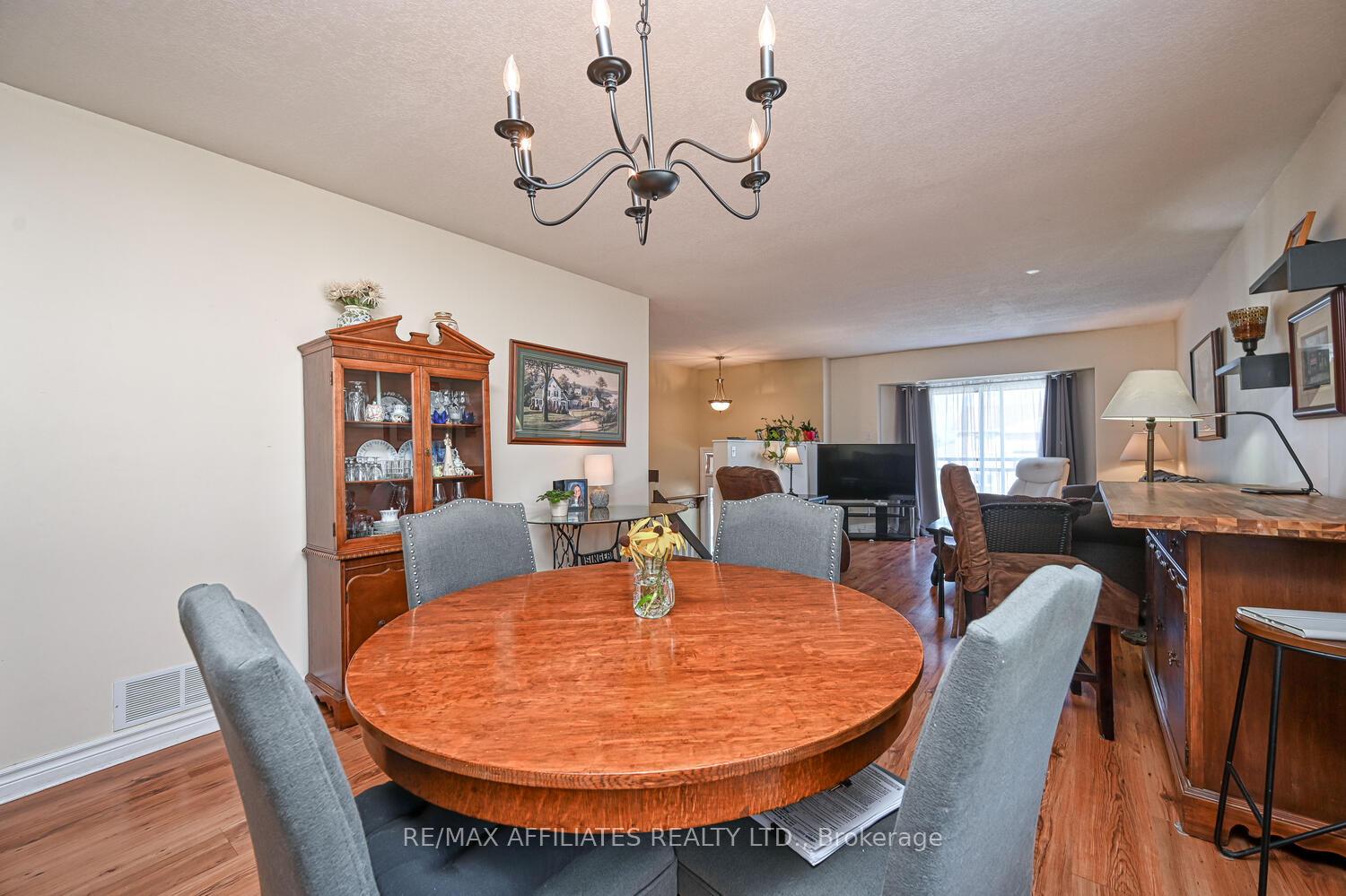 Photo 15 of 107 Merrick Street, Smiths Falls — HOMEH