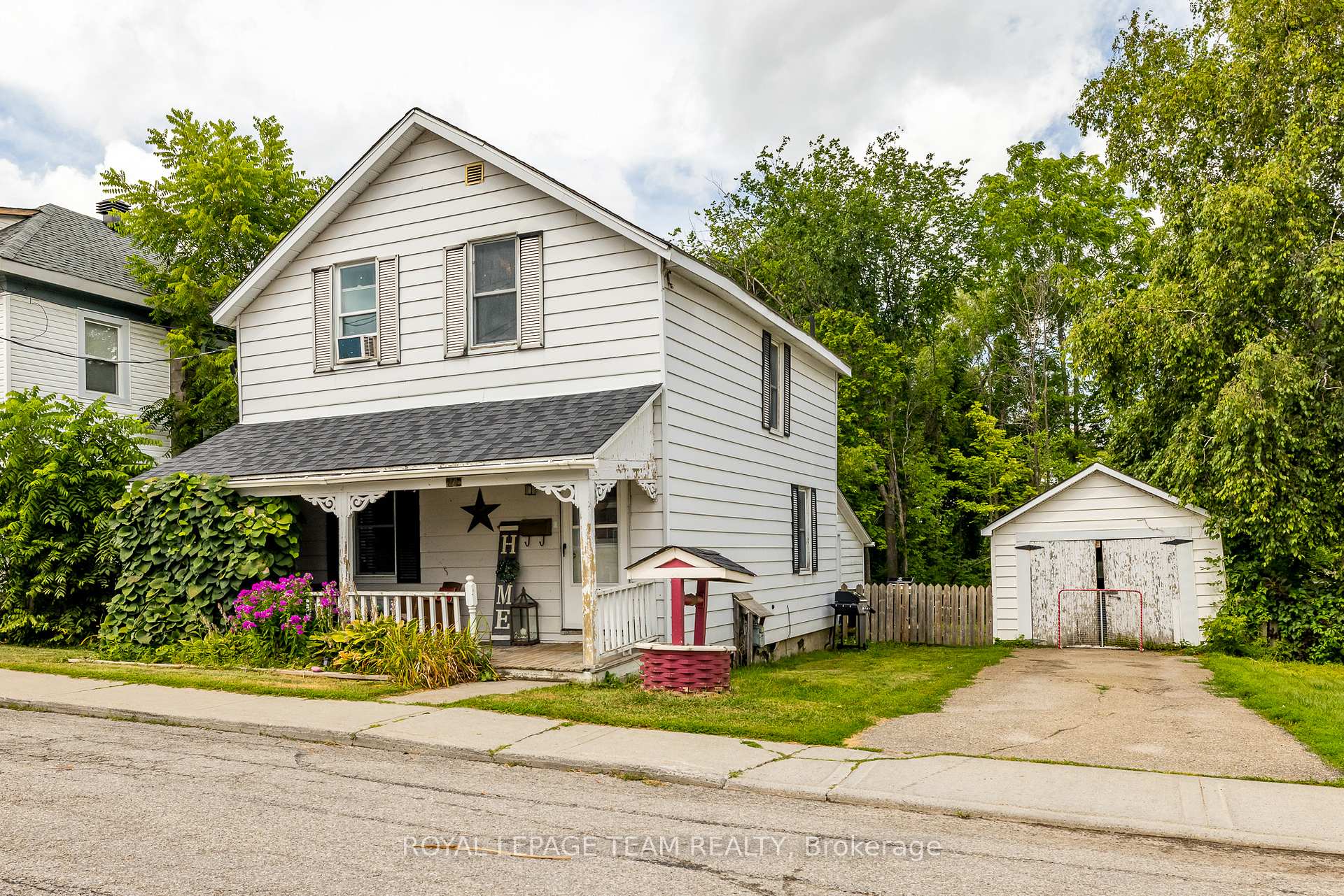 Photo 2 of 14 River Street, Smiths Falls — HOMEH