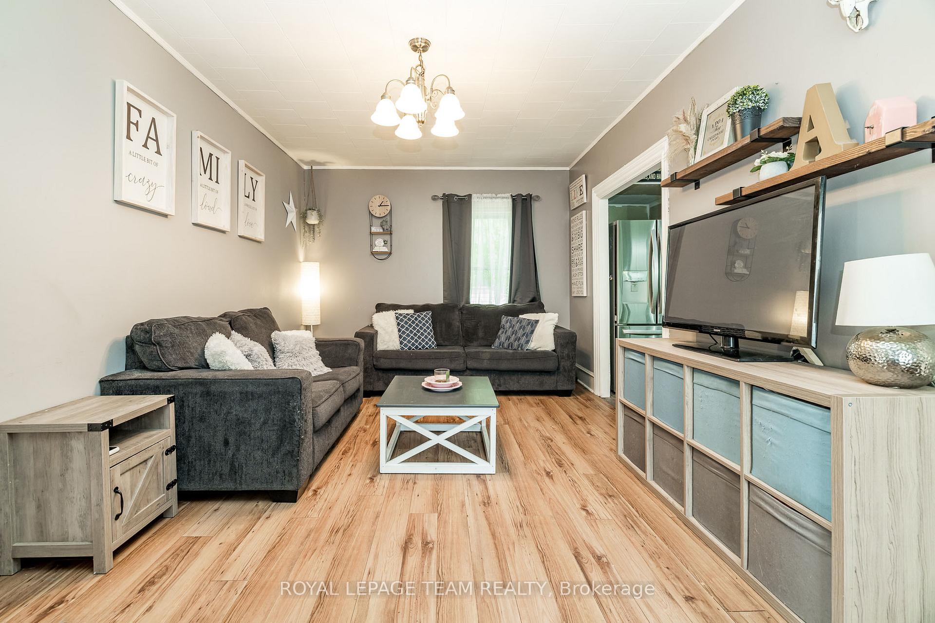 Photo 8 of 14 River Street, Smiths Falls — HOMEH